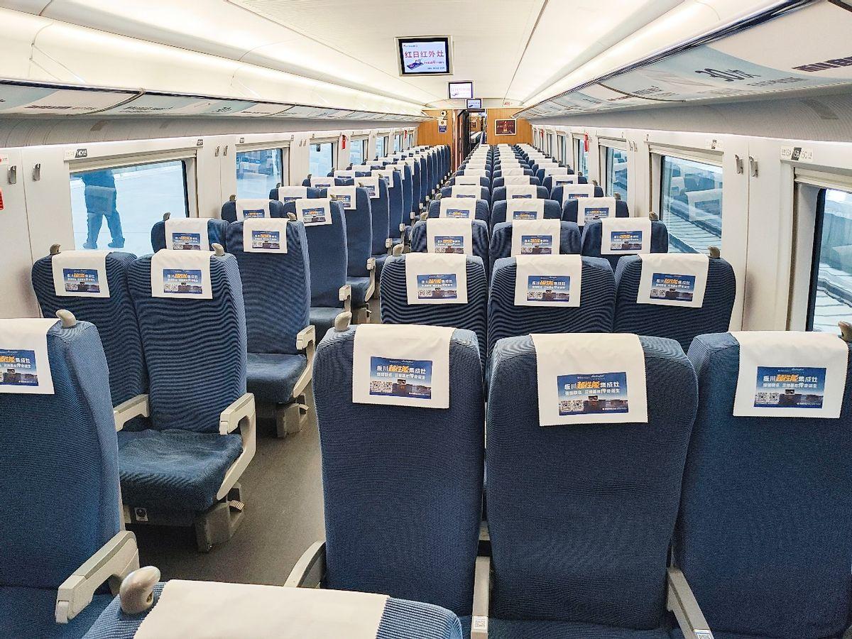 板川超性能集成灶強勢登陸西安局高鐵車廂！“集成灶超跑”開出中國速度飛馳大江南北！