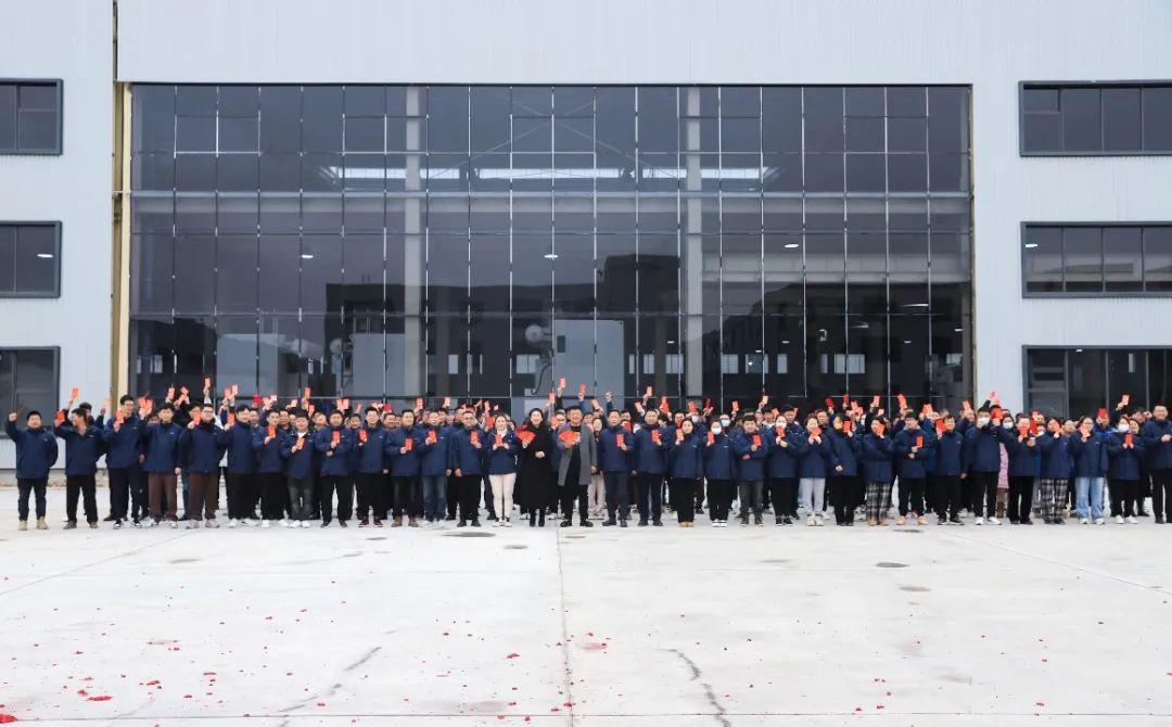 嵊州市副市長(zhǎng)郭偉鋒先生為板川送上新春祝福！板川智慧廚房數(shù)字化工業(yè)園喜迎2024年開(kāi)門(mén)紅！