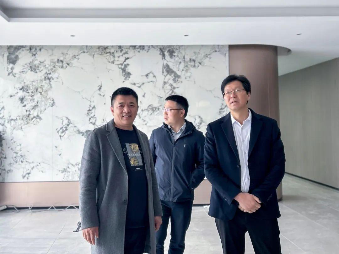 嵊州市副市長(zhǎng)郭偉鋒先生為板川送上新春祝福！板川智慧廚房數(shù)字化工業(yè)園喜迎2024年開(kāi)門(mén)紅！